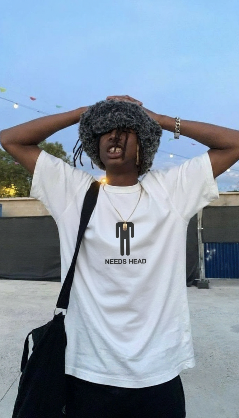 NEEDS HEAD GRAPHIC T-SHIRT