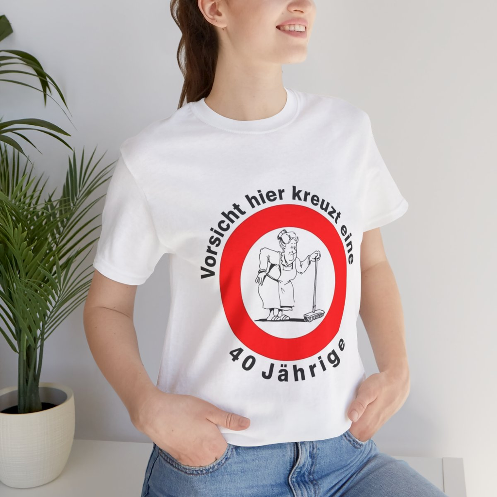 "Vorsicht – 40-Jährige kreuzt hier!“ Fun-T-Shirt zum Geburtstag